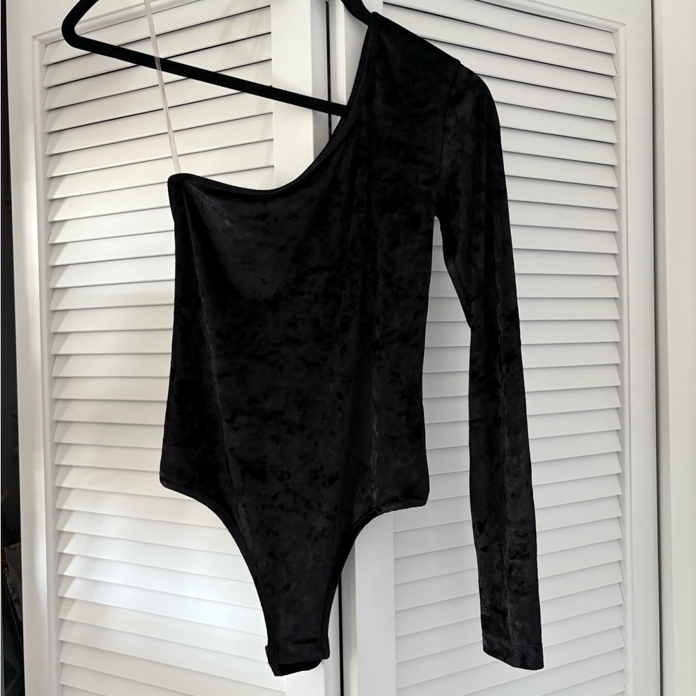 Black One-Shoulder Bodysuit